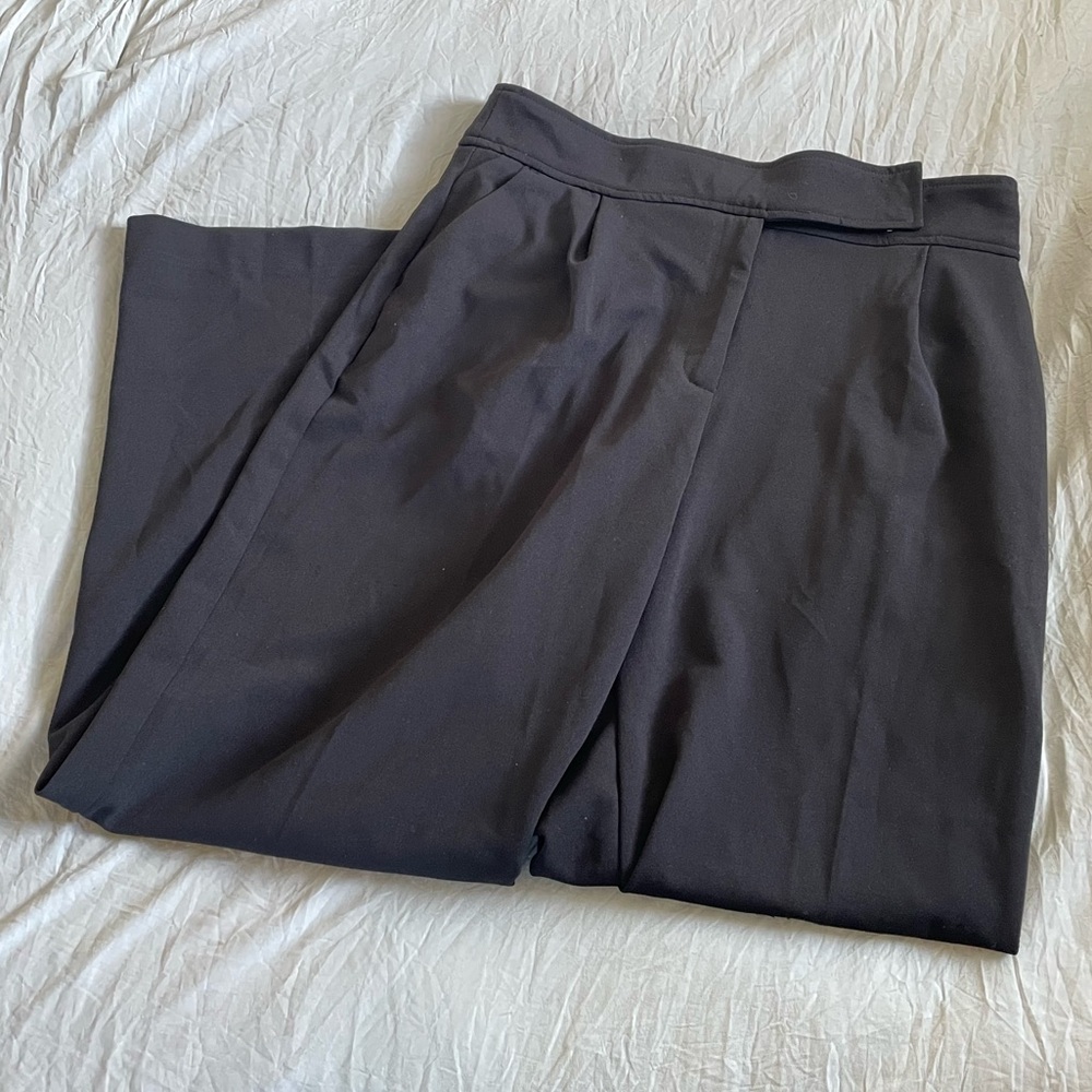 Tahari Woman’s Black wide legged Pants